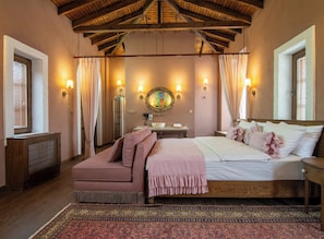 Premium Double Room | In-room safe, individually decorated, individually furnished