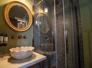 Standard Double Room | Bathroom | Free toiletries, hair dryer, slippers, towels - Samsara Alaçatı (Çeşme)