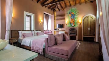 Kahden hengen premium-huone | Tallelokero huoneessa, yksilöllisesti sisustettu