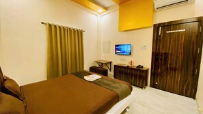 Quarto casal luxo | Escrivaninha, espaço de trabalho para notebook, Wi-Fi de cortesia
