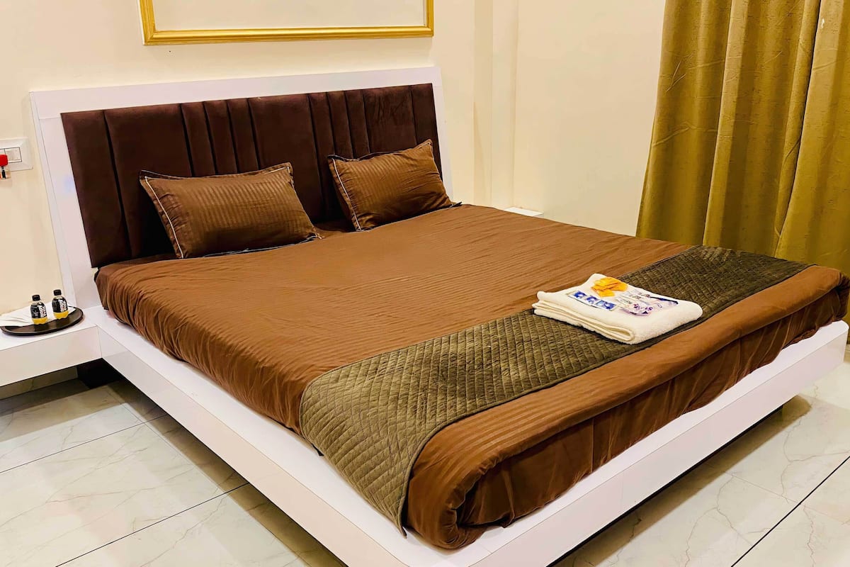 Deluxe Double Room | Desk, laptop workspace, free WiFi
