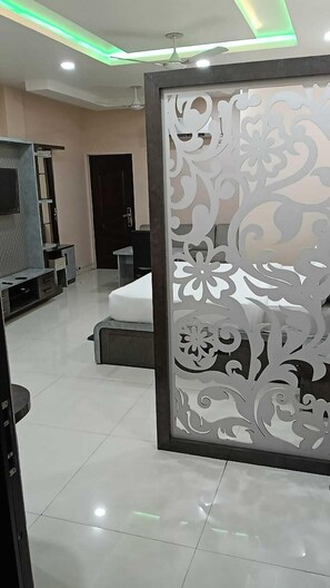 Quarto superluxo | Ferros/tábuas de passar roupa, Wi-Fi de cortesia, roupa de cama