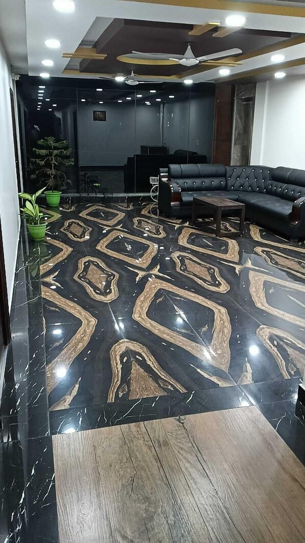 TV LED 32 polegadas com canais via satélite