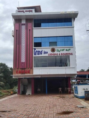 Front of property - Grand Inn Lodging And Boarding (Honavar)