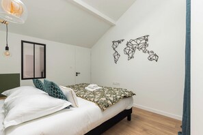 Departamento | 2 habitaciones, tabla de planchar con plancha y ropa de cama