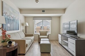 TV, offices - Simplicity At the Rim 1403 I Comfy 1 Bed 1 Bath (San Antonio)