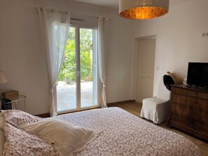 4 quartos, ferros/tábuas de passar roupa, Wi-Fi, roupa de cama