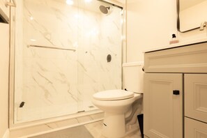 Hårføner og håndklær