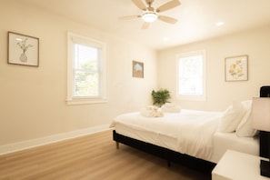 3 bedrooms, desk, iron/ironing board, free WiFi