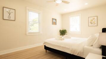 3 slaapkamers, een bureau, een strijkplank/strijkijzer, gratis wifi