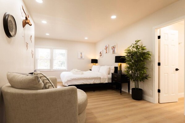 1 bedroom, desk, iron/ironing board, WiFi