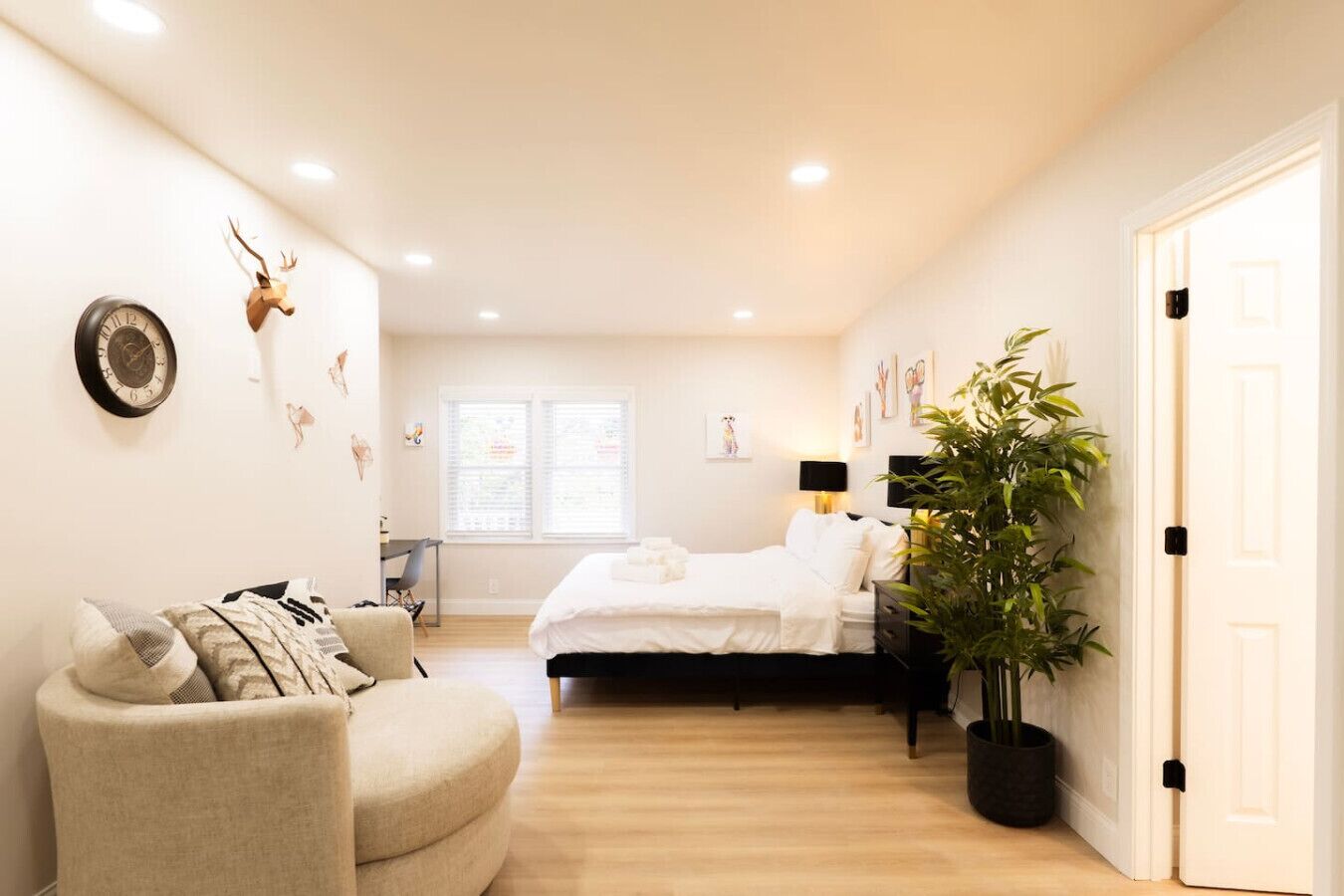 1 bedroom, desk, iron/ironing board, WiFi