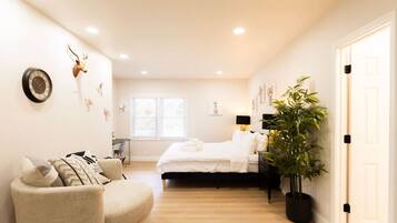 1 habitación, escritorio, tabla de planchar con plancha y wifi