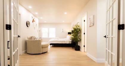 King Comfort | Bright & Modern 1BR Stay in Dunlap