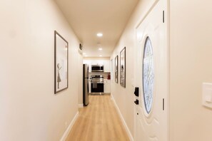 Fridge, microwave, oven, stovetop - King Comfort | Bright & Modern 1BR Stay in Dunlap (Dunlap)