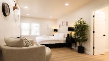 1 bedroom, desk, iron/ironing board, WiFi