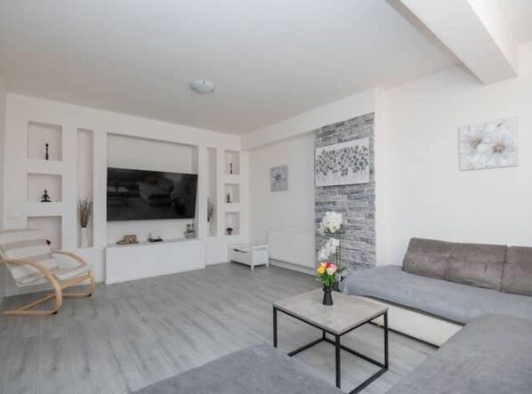 Maison (Four Bedroom Holiday Home with Swimmi) | Salle de séjour