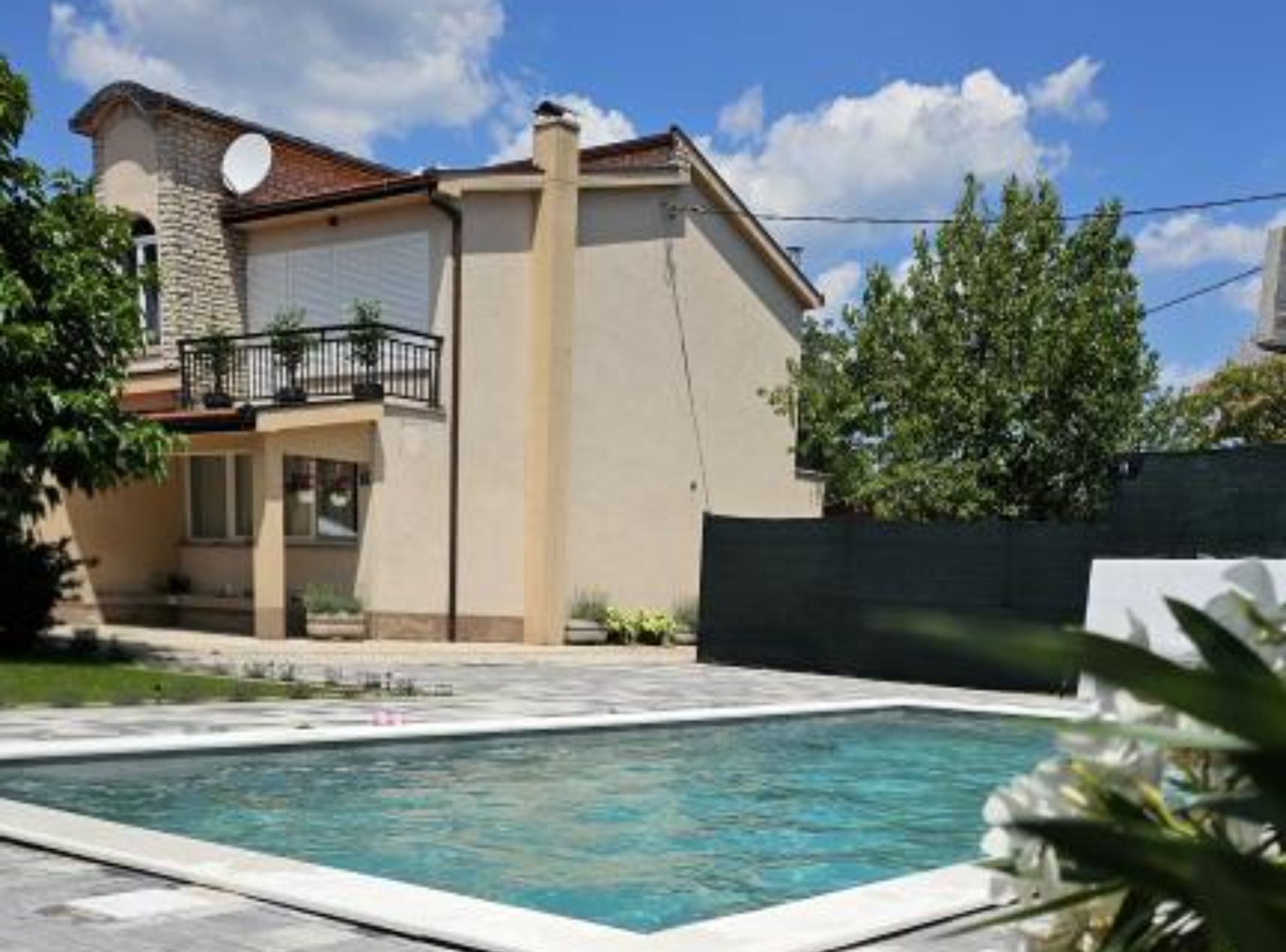 House (Four Bedroom Holiday Home with Swimmi) | Pool | Seasonal outdoor pool
