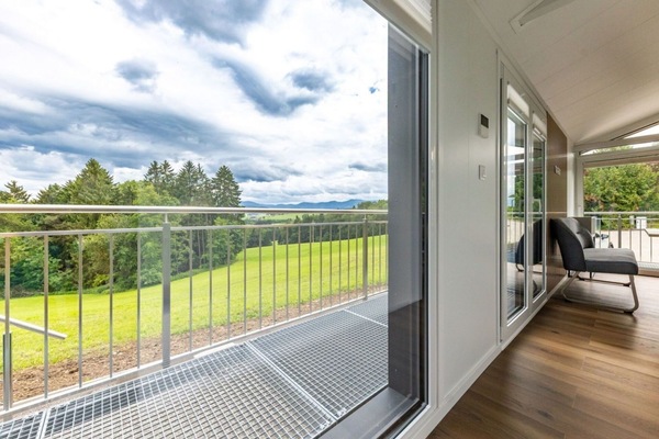 Balcon, Balustrade, Porche, Dur, Plate-Forme, Parquet, Daylighting, Clôture, Villa