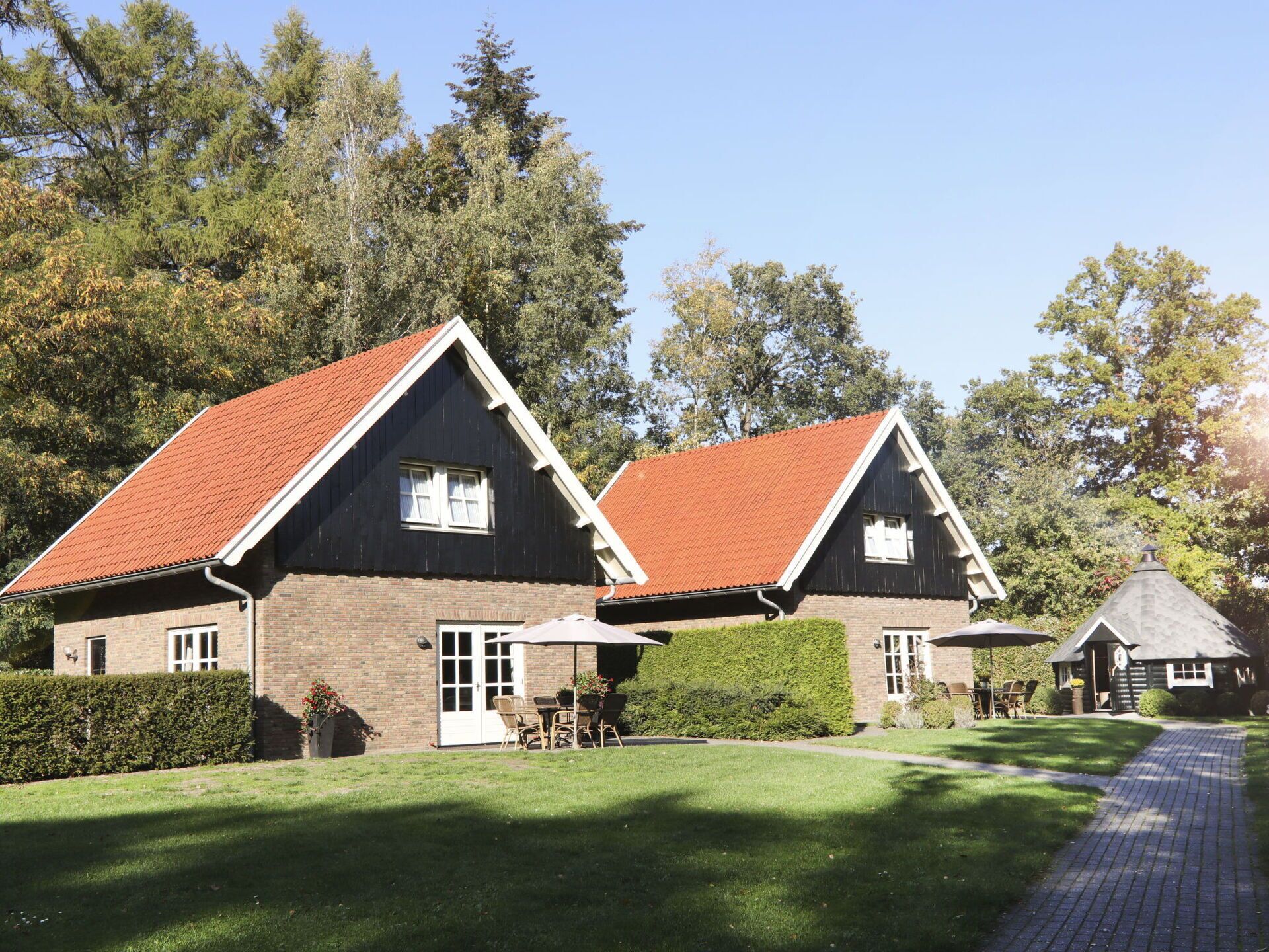 House, Home, Cottage, Roof, Lawn, Siding, Yard, Estate, Farmhouse, Driveway