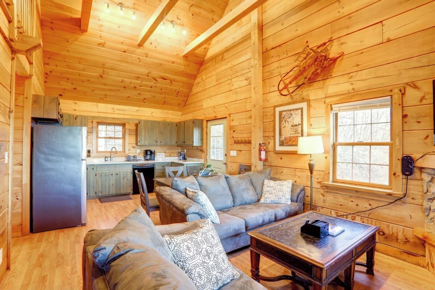 Televisión y chimenea 