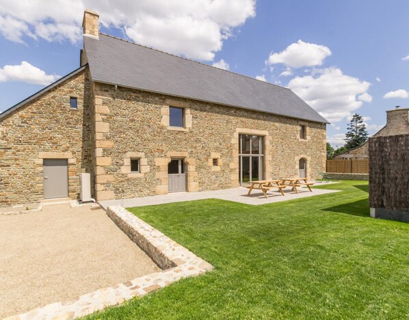 Exterior - Spacious house with garden and internet, near Mont-Saint-Michel bay (Céaux)