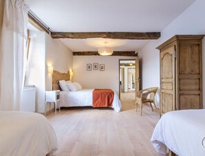 5 bedrooms, free WiFi