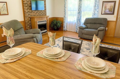 Lydia's Lodge in Pelham