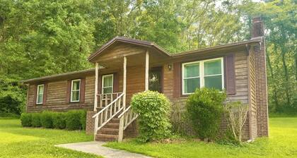 Lydia's Lodge in Pelham