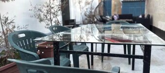 2-bedroom apartment in charming Sliema close to the beach with WiFi, AC