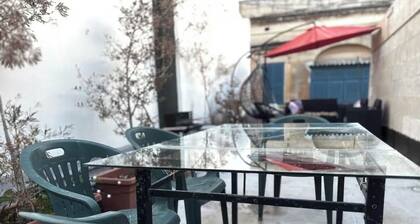 2-bedroom apartment in charming Sliema close to the beach with WiFi, AC