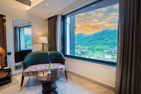 Egyptian cotton sheets, premium bedding, down comforters, pillowtop beds