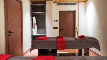 Behandelingskamers voor koppels, een sauna, een stoombad