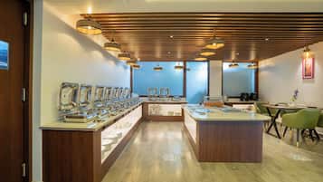 Desayuno buffet (INR 580 por persona)