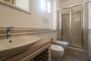 Standard Double Room | Bathroom - LOCANDA SU RECREU (Cala Gonone)