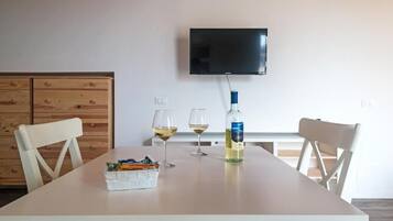 Junior Suite, Beach View | Dining