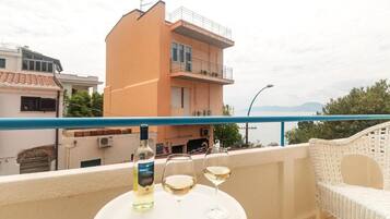 Habitación familiar, balcón, vista a la playa | Áreas de la propiedad