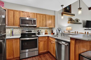 Coffee/tea maker, fridge, microwave, oven