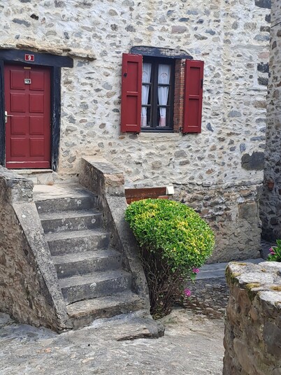 House for rent by the river in a peaceful hamlet