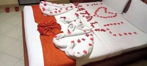 Desk, laptop workspace, free WiFi - Raya Hotel CBD (Nairobi)