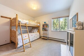 3 chambres, fer et planche à repasser, Wi-Fi gratuit, draps fournis