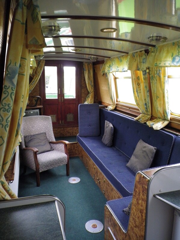 Interior - Stone - Boat - Sleeps 6 - Pet Friendly - 85ws (Stone)