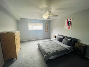 1 habitación, tabla de planchar con plancha, wifi y ropa de cama