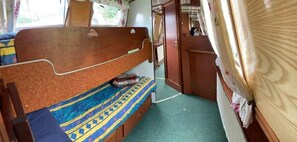 4 bedrooms, bed sheets