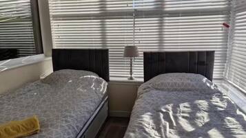 3 bedrooms, free WiFi, bed sheets