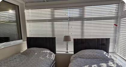 3 Bedroom House Ideal for Contractors Sleeps 6