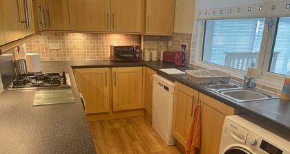 3 Bedroom House Ideal for Contractors Sleeps 6