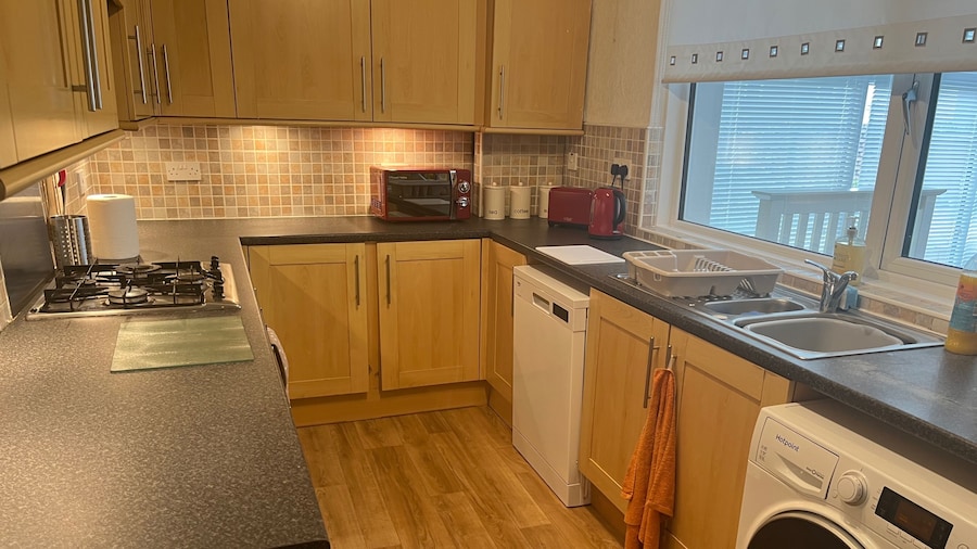 3 Bedroom House Ideal for Contractors Sleeps 6