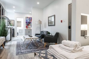 1 dormitorio, escritorio, tabla de planchar con plancha y wifi gratis