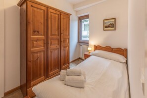 4 chambres, bureau, fer et planche à repasser, Wi-Fi gratuit